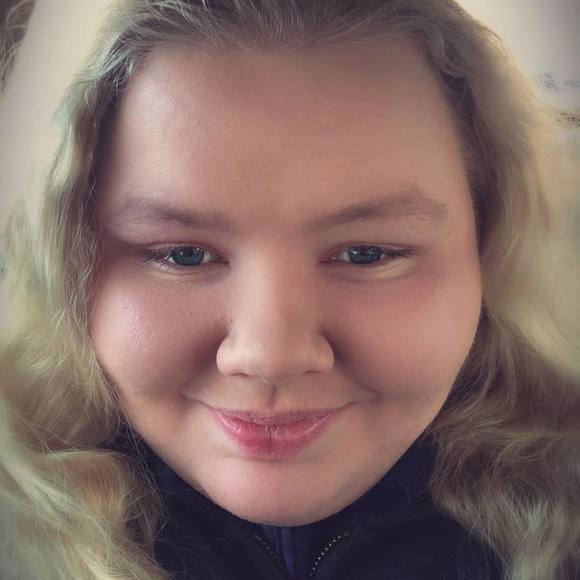 Meet your Posher, Danielle - Picture 1 of 1